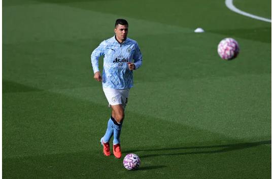 Danny Murphy danh gia cao tai nang cua Rodri.