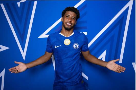 Andrey Santos tu choi roi Chelsea o He 2025.