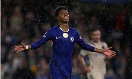 Estevao cảm ơn Enzo Fernandez đã nhường penalty