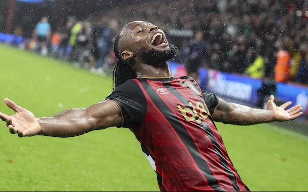 Chris Waddle khuyen MU chieu mo Antoine Semenyo.