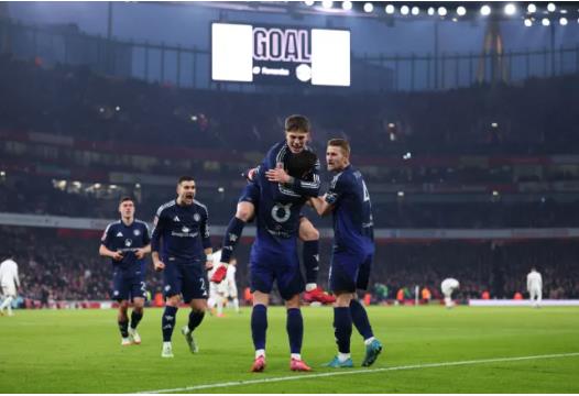 Arsenal thua MU o vong 3 FA Cup mua truoc.