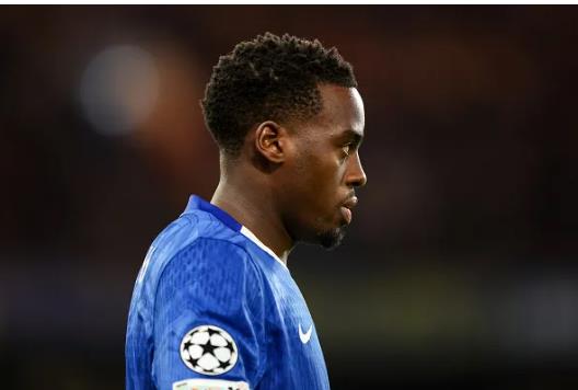 Chelsea bi chi trich vi chieu mo Jamie Gittens