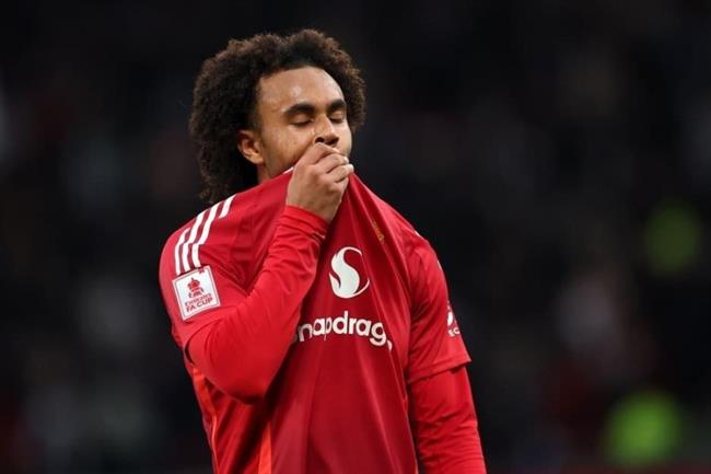 Joshua Zirkzee duoc Roma quan tam.