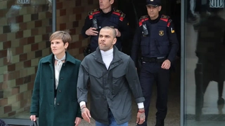 dani-alves-1909092100-1.jpg