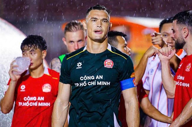 Patrik Le Giang trong mau ao CLB CA TP HCM