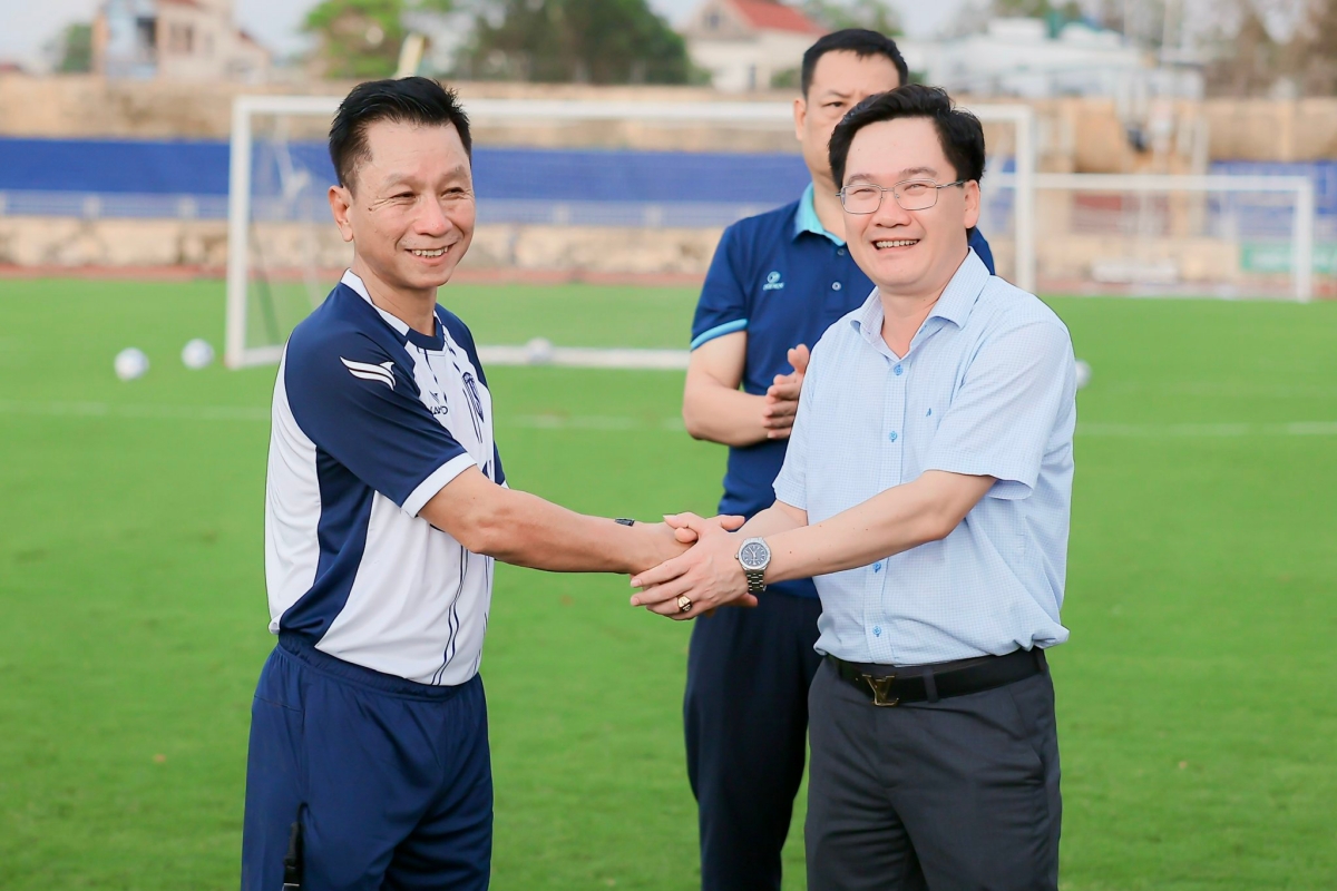 Tân HLV Văn Sỹ Sơn được kỳ vọng mang đến làn gió mới cho SLNA 2